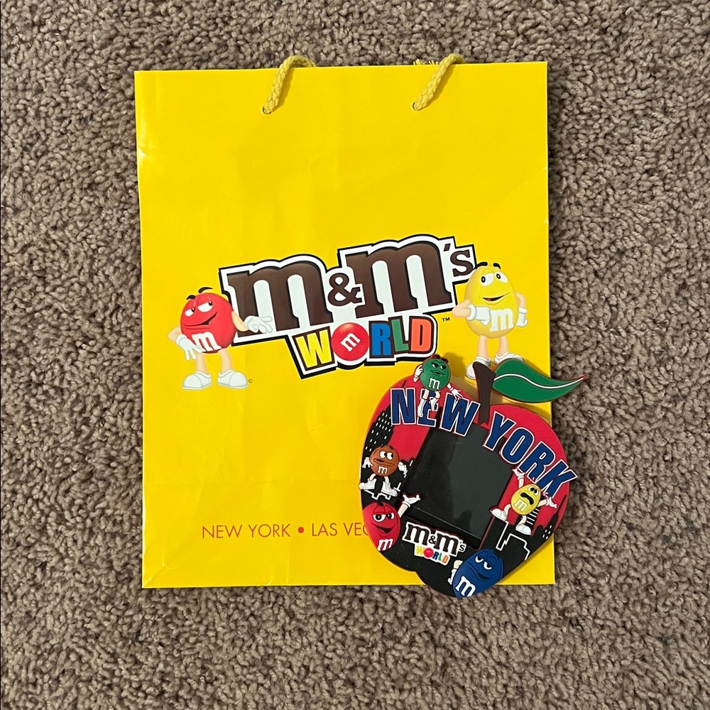 NYC m&m photo frame magnet
